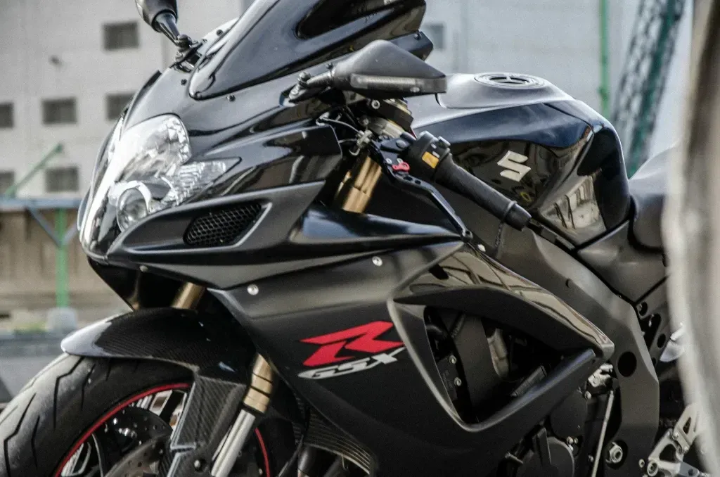 Motogar Polska prezentuje części Suzuki, wsparcie dla motocykli używanych w mieście, trasie i turystyce